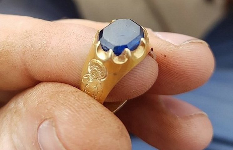 У Британії робітник знайшов перстень Роб…