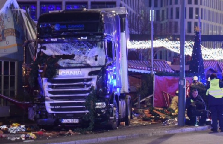 Теракт на різдвяному ярмарку в Берліні (…