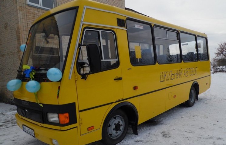 Шкільний автобус подарував св.Миколай уч…