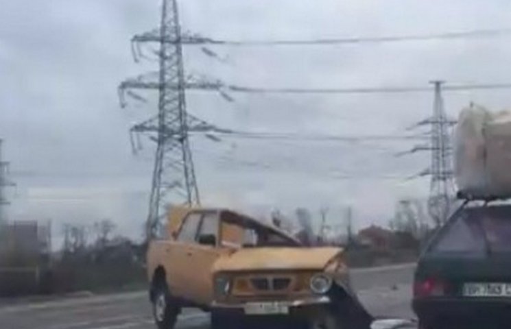 В Одессе в результате ДТП машину разорва…