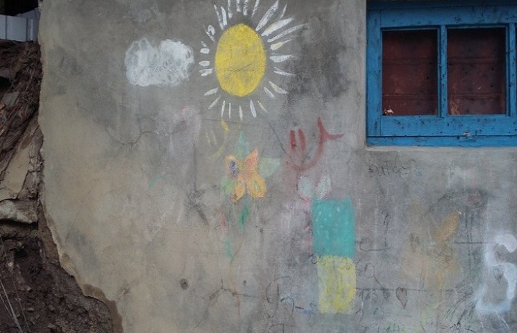 В оккупированном Крыму дети рисуют на ст…