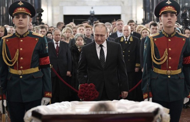 Відео дня: Путін прощається із загиблим…