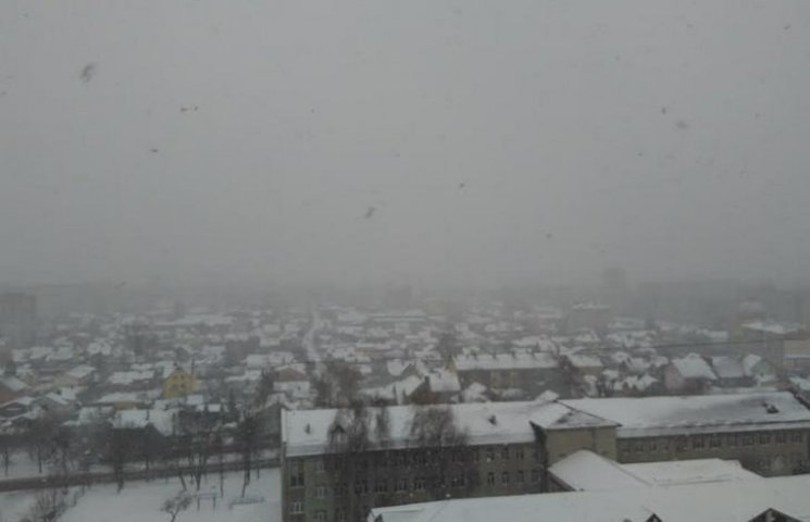 Львів засипає снігом (ВІДЕО, ФОТО)…