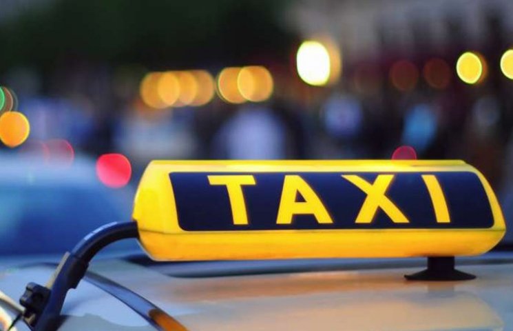 В Сумах двоє чоловіків побили таксиста…