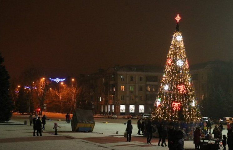 Предновогодний Донбасс: Огни и елки Крам…