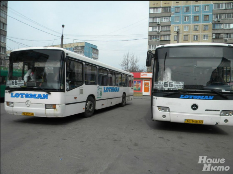 У Дніпрі прибирають автобуси з найдовшог…
