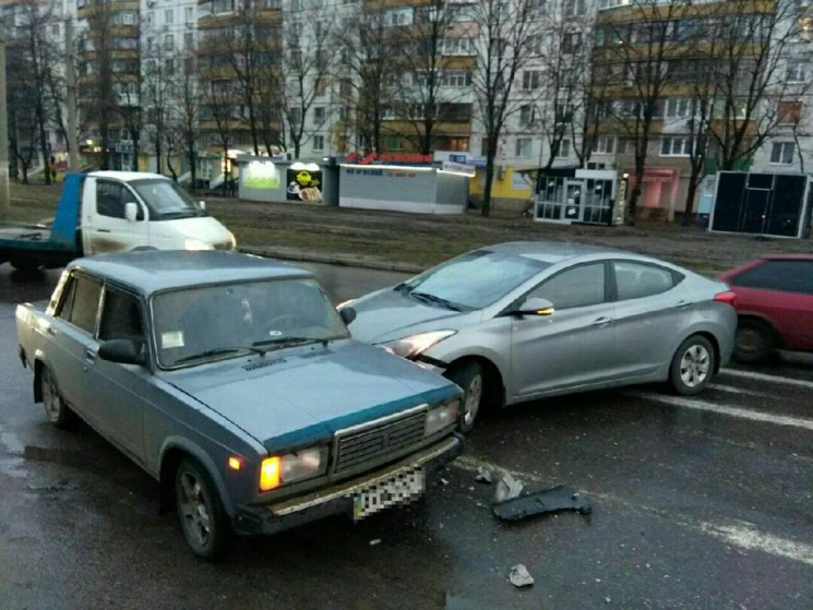 В Харькове невнимательный водитель Hyund…