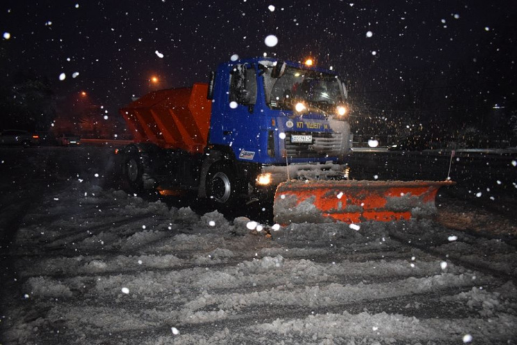 Ужгород розчищають від снігу (ФОТО)…