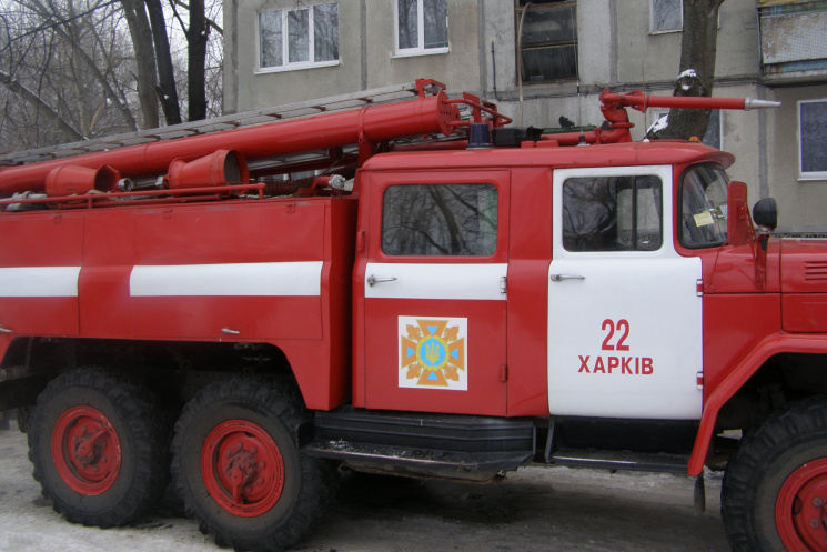 В Харькове из горящих многоэтажек спасли…