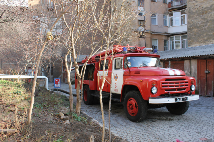 В Одесі з наукової бібліотеки евакуювали…