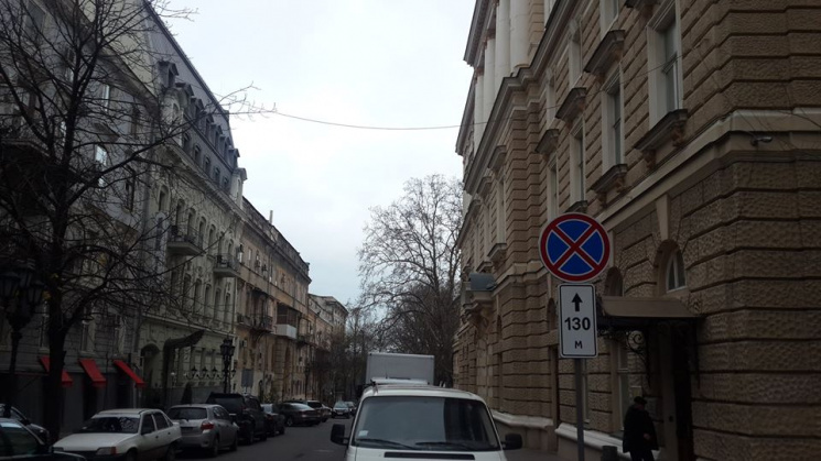 Біля одеської мерії заборонили паркувати…