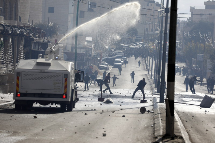 Видео дня: Палестинцы поджигают Иерусали…