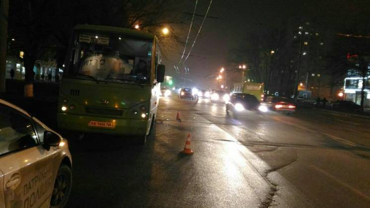 В Харькове маршрутка с пассажирами попал…