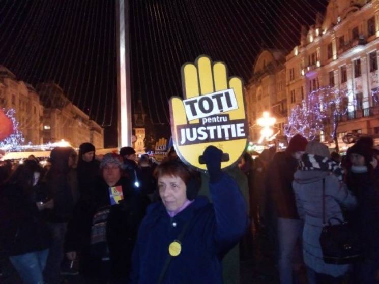 В Румынии вновь вспыхнули массовые проте…