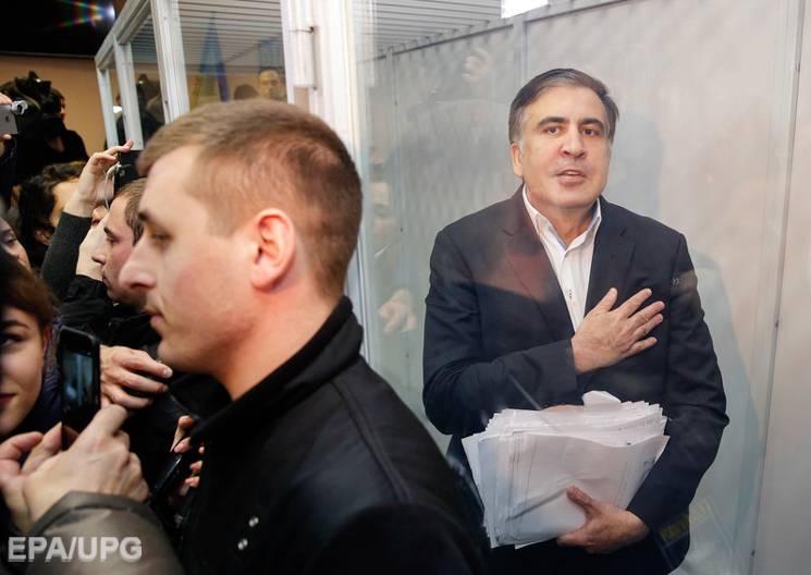 Видео дня: Саакашвили спел в суде, в Нью…