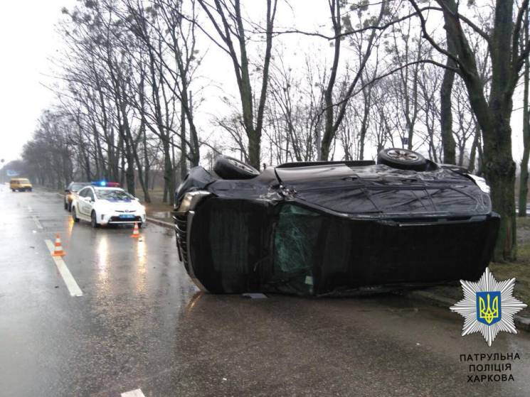 В Харькове грузовик и внедорожник не под…