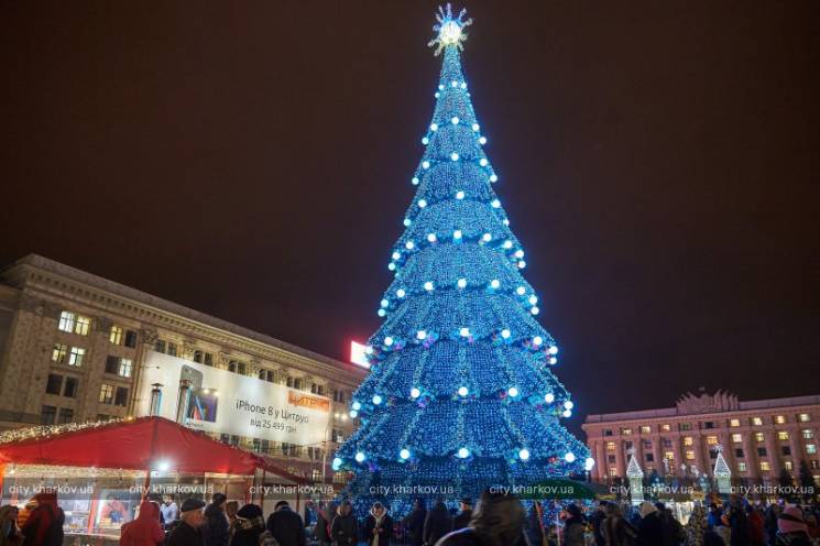 Главная елка Харькова официально засияла…