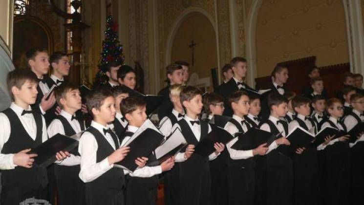 В Мукачеві хор хлопчиків виконав різдвян…