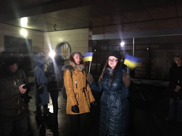 В "Борисполі" зібралися родичі звільнени…