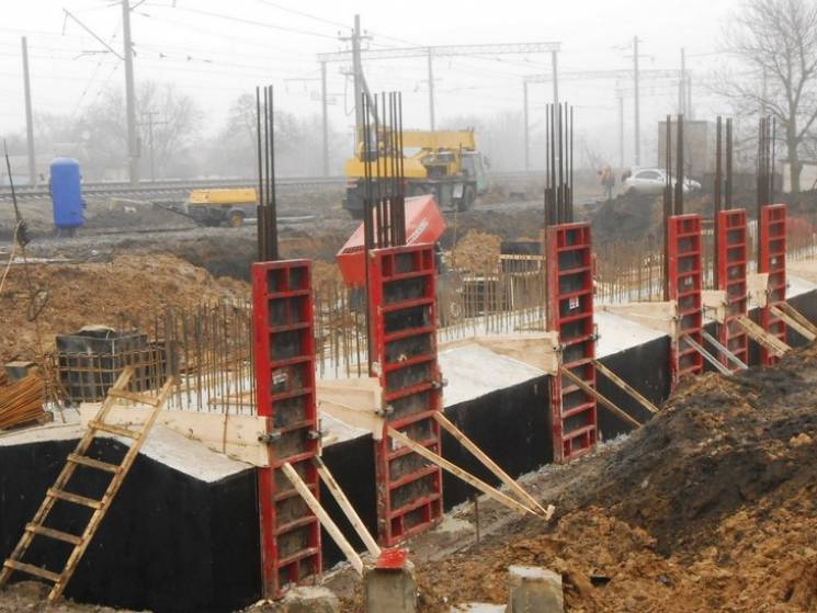 На Полтавщині триває будівництво шляхопр…
