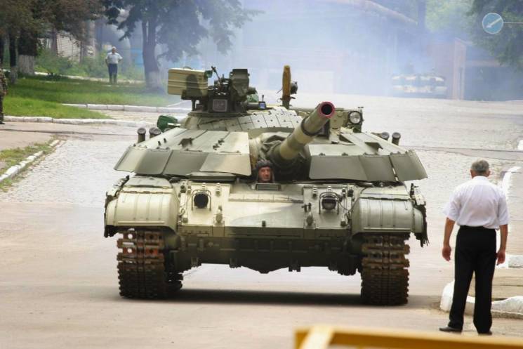 Харківські танки та новітні БТР презенту…
