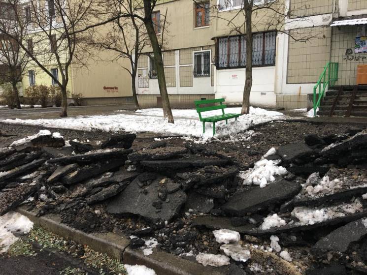 Киев суровый: Как возле домов горожан ср…