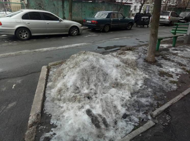 Київ заполонили снігові "ждуни" (ФОТО)…