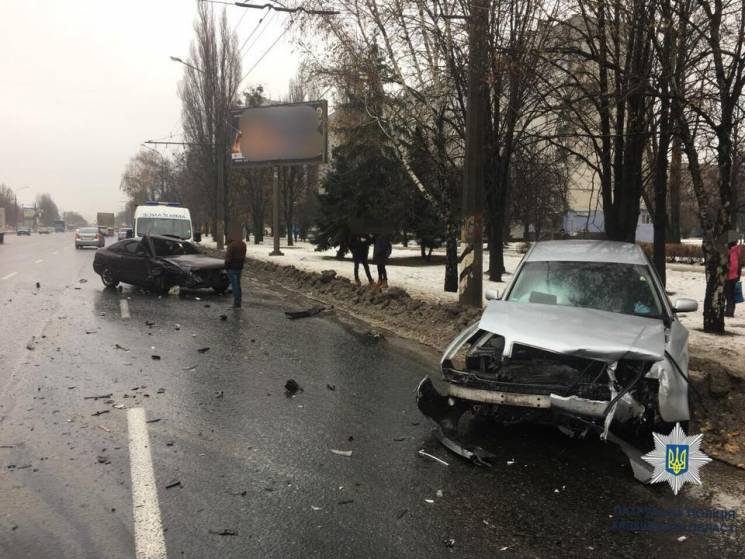 На проспекте в Харькове столкнулись авто…