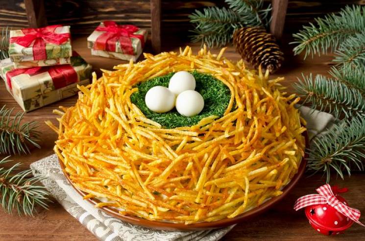 Как украсить салаты и закуски к Новому 2019 году и Рождеству: 20 идей с фото