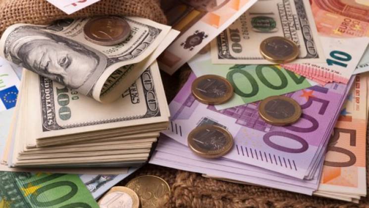 Євро і долар в столичних обмінниках рапт…