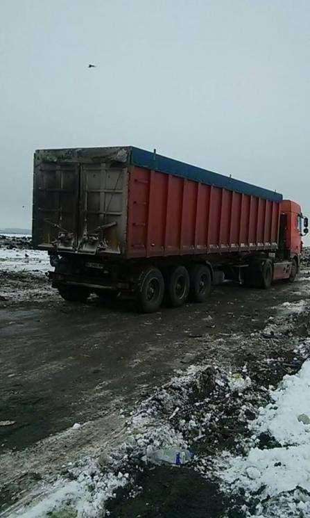 Вантажівку із львівським сміттям не пуст…