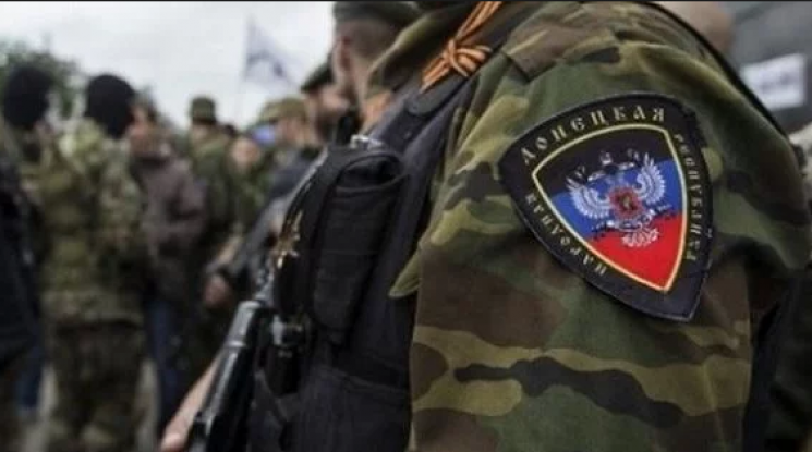 В Донецке "полицейский "ДНР" выстрелил в…