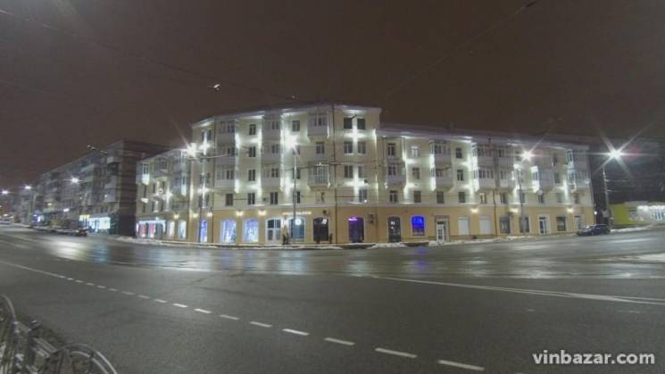 Будинок на площі Гагаріна тепер сяє вечі…