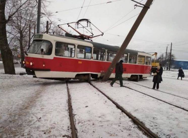 В Харькове трамвай с людьми устроил "дри…