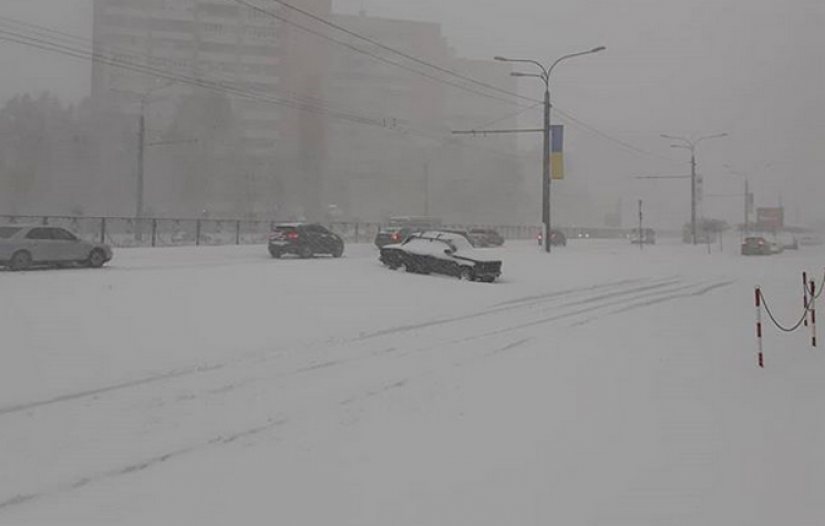 Харьков накрыла снежная буря: Намело уже…