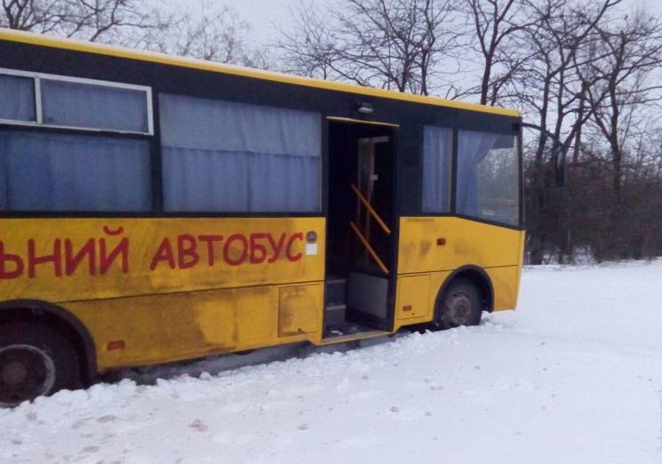 На Херсонщині шкільний автобус застряг у…