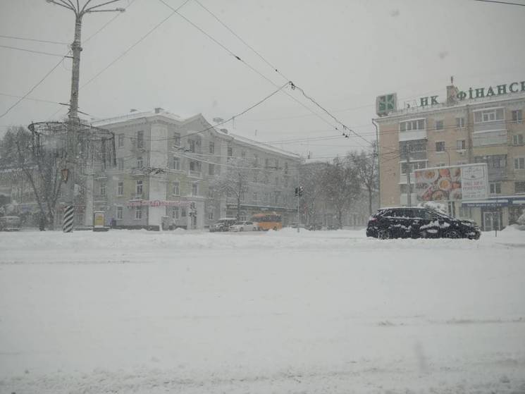Снежная непогода: На Полтавщине закрыли…