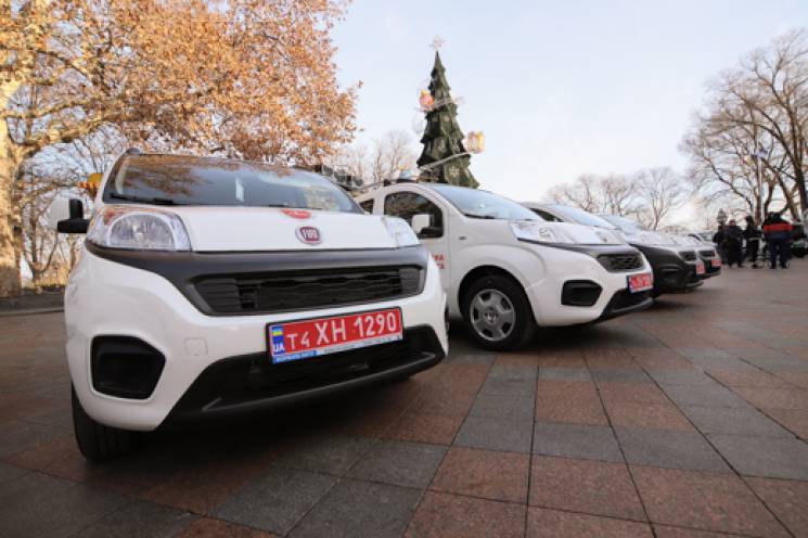 Одеським медикам передали 18 автівок для…