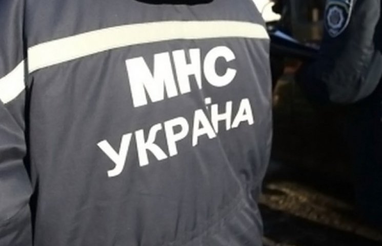 На Київщині будівельний кран впав поряд…