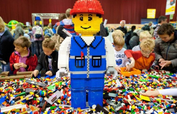Конструктор Lego признан лучшей игрушкой…