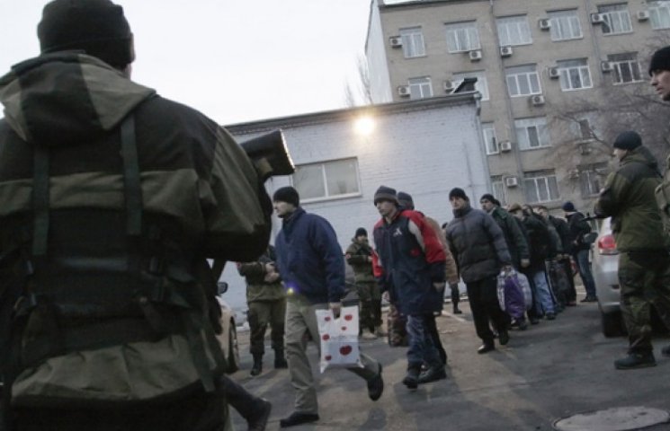 Из плена домой вернулись восемь украинск…