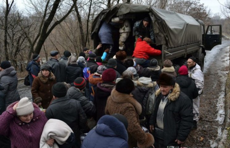 Мешканців Вуглегірська евакуюють в «ДНР»…