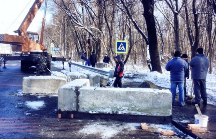 На въездах в Киев появилось восемь блокп…