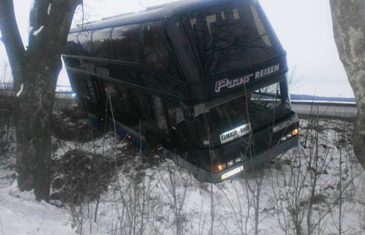 Под Киевом не разминулись два автобуса,…