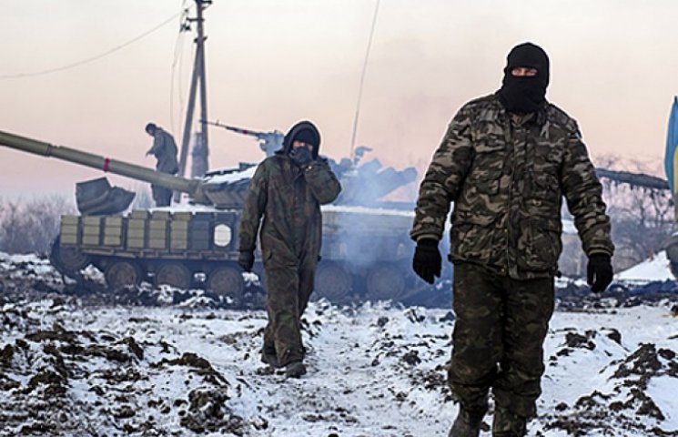 «Азов» веде танкові та артилерійські бої…