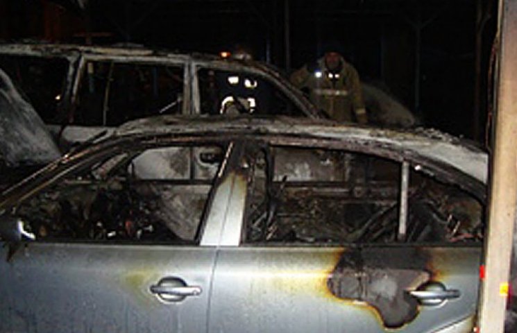 Ночью в Киеве горели четыре иномарки…