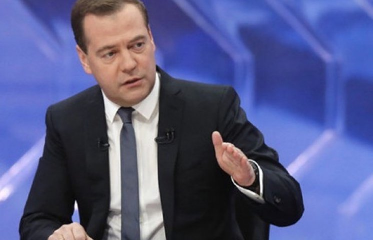 Медведев пообещал обеспечить газом боеви…
