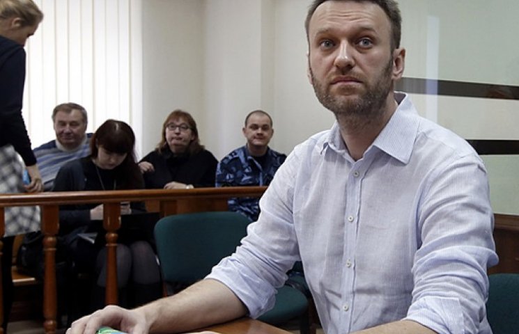 Навальний знову затриманий: його везуть…