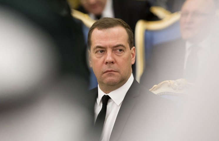 Медведев потребовал с Украины деньги за…