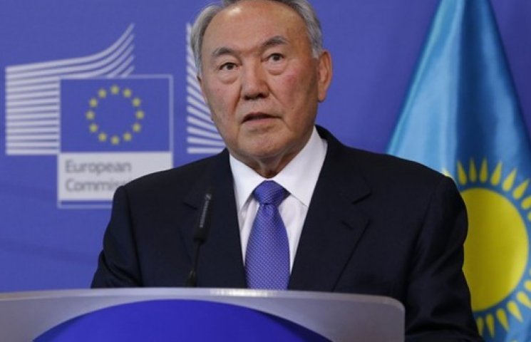 Назарбаев объявил досрочные выборы прези…